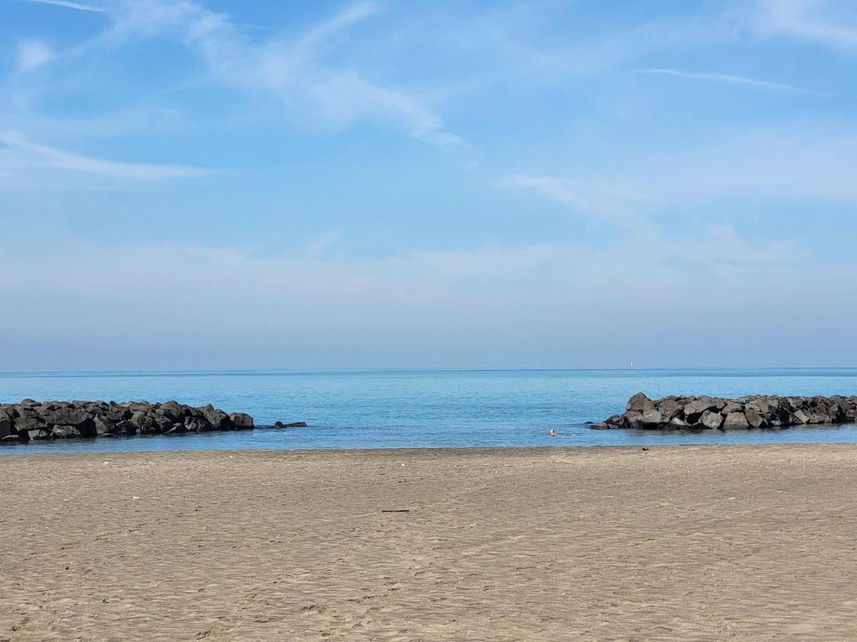 Sweet House Fiumicino Apartment Bagian luar foto